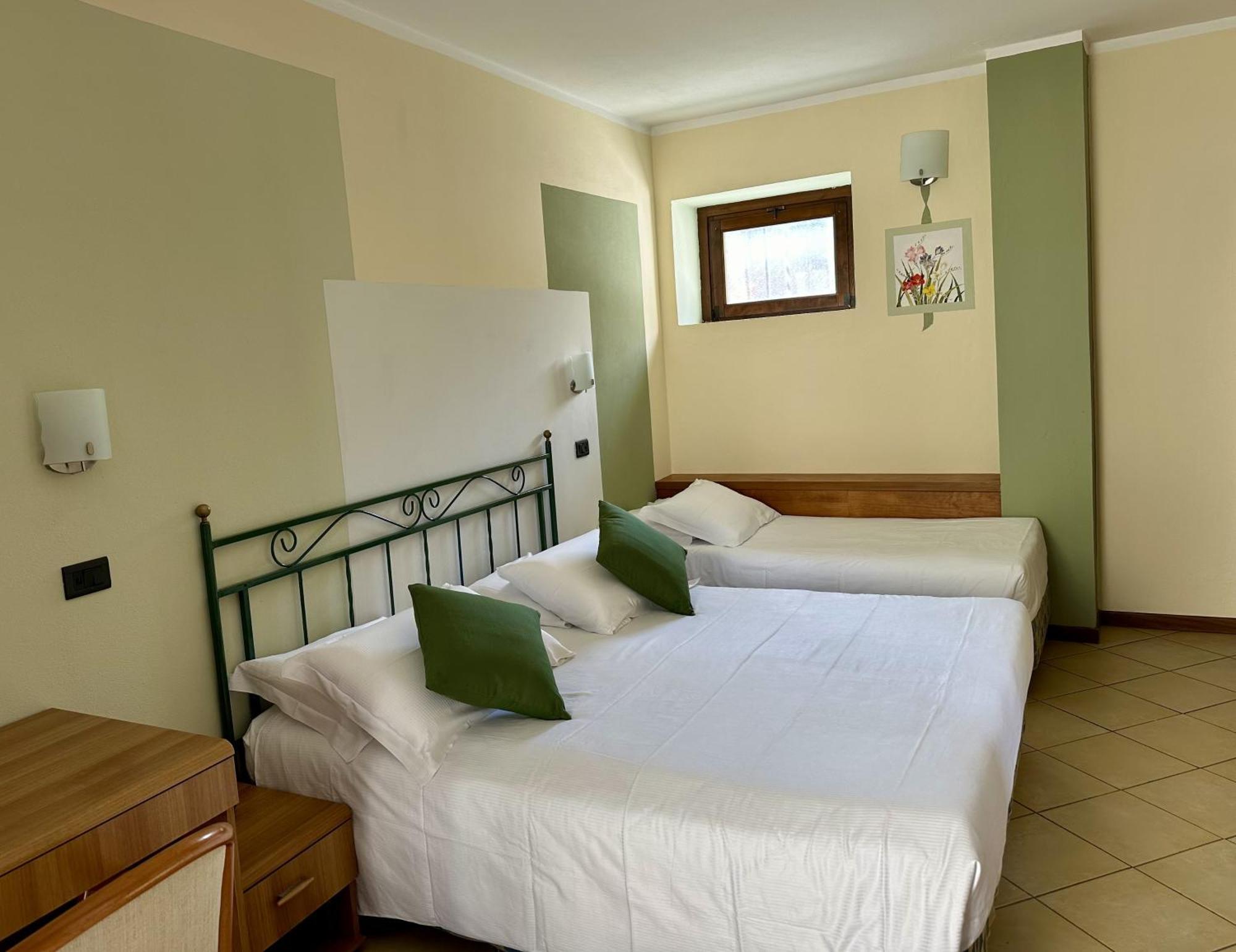 Dependance Pesce D'Oro Hotel แวร์บาเนีย ภายนอก รูปภาพ
