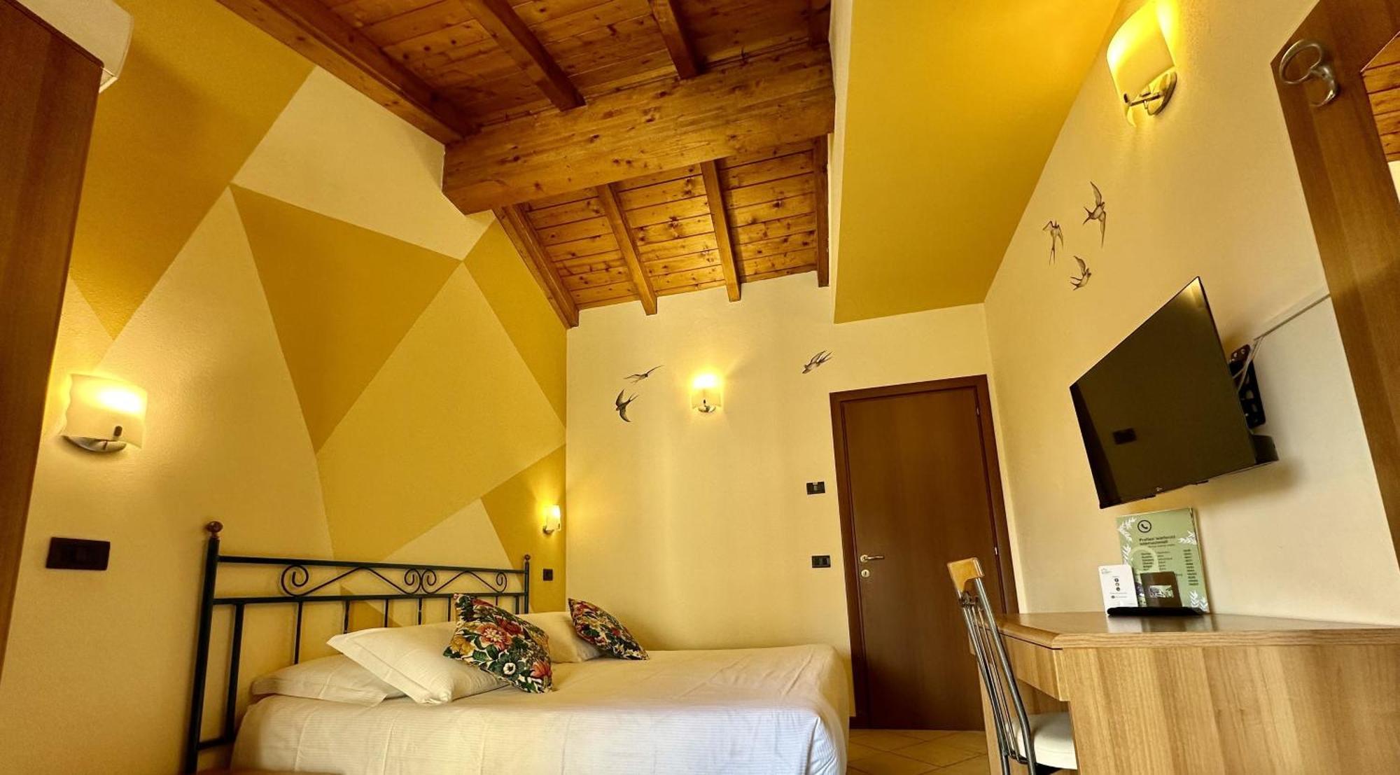 Dependance Pesce D'Oro Hotel แวร์บาเนีย ภายนอก รูปภาพ