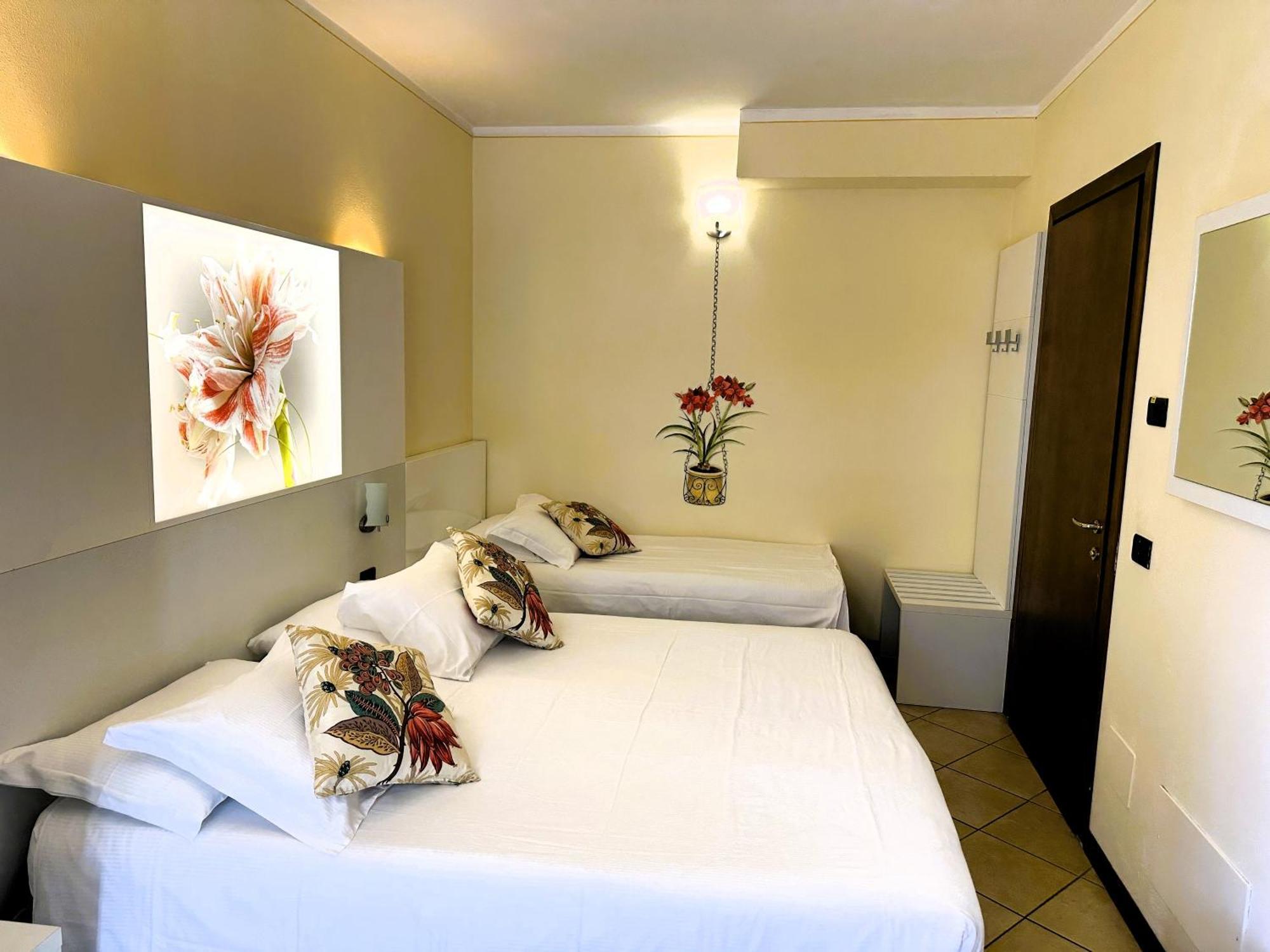 Dependance Pesce D'Oro Hotel แวร์บาเนีย ภายนอก รูปภาพ