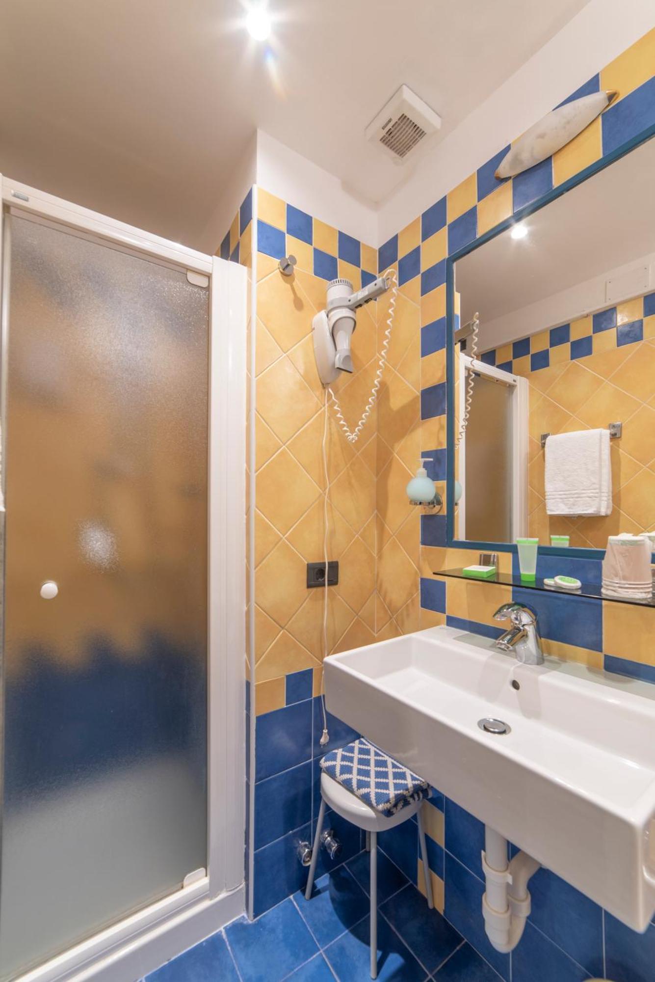 Dependance Pesce D'Oro Hotel แวร์บาเนีย ภายนอก รูปภาพ