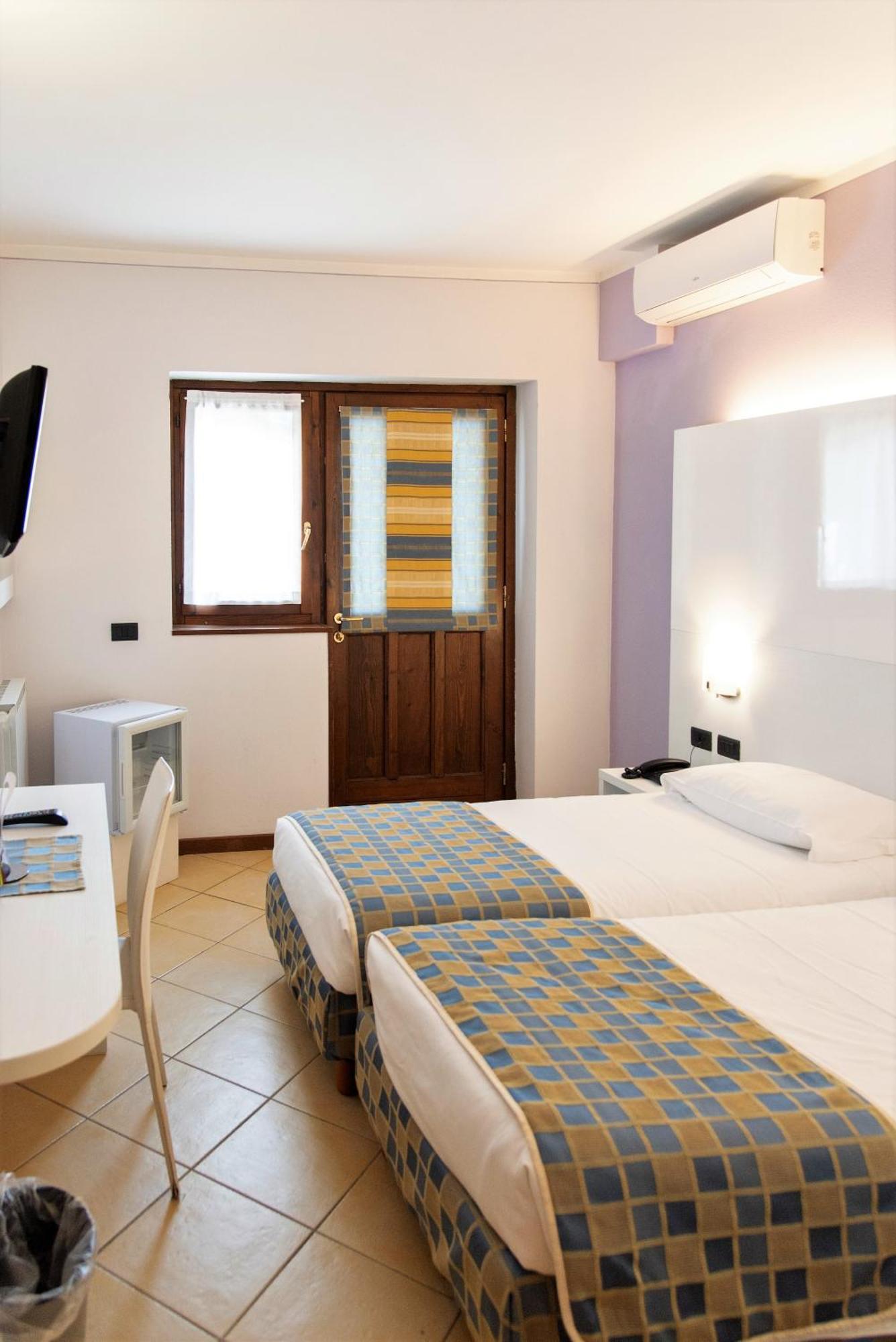 Dependance Pesce D'Oro Hotel แวร์บาเนีย ภายนอก รูปภาพ