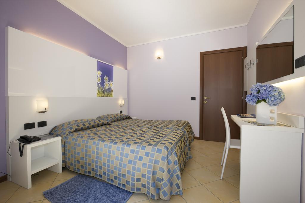 Dependance Pesce D'Oro Hotel แวร์บาเนีย ห้อง รูปภาพ